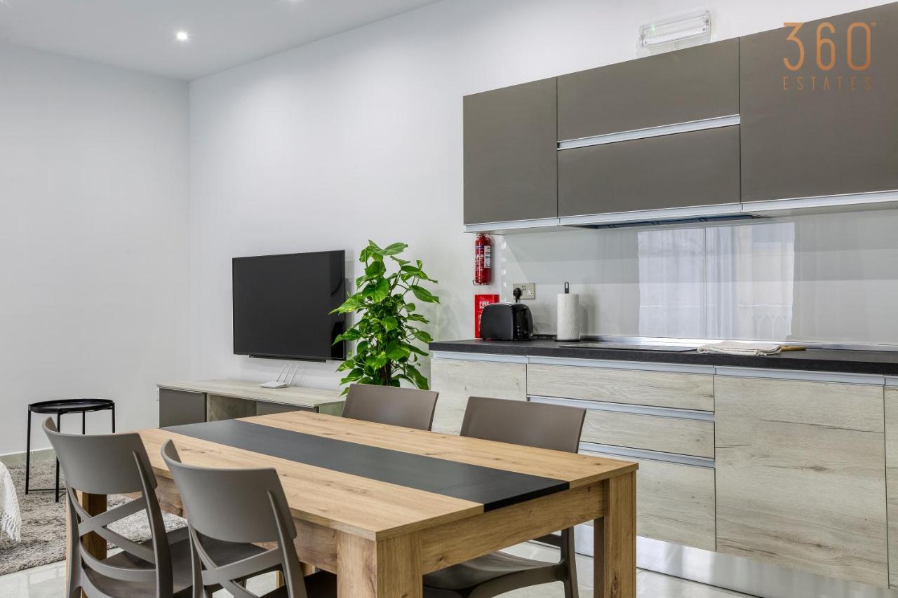 A Lovely 1Br Home With Balcony Just Off The Coast By 360 Estates Saint Julian's Екстериор снимка