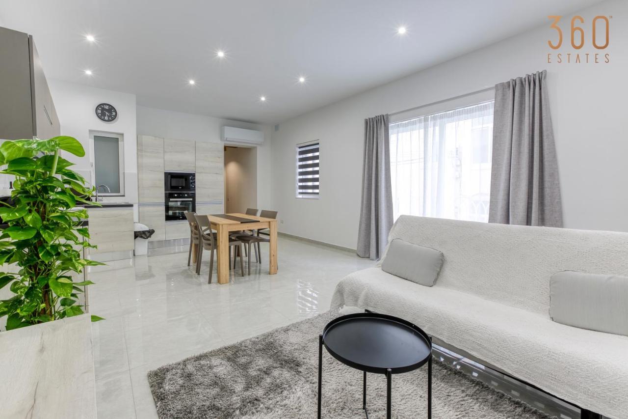 A Lovely 1Br Home With Balcony Just Off The Coast By 360 Estates Saint Julian's Екстериор снимка