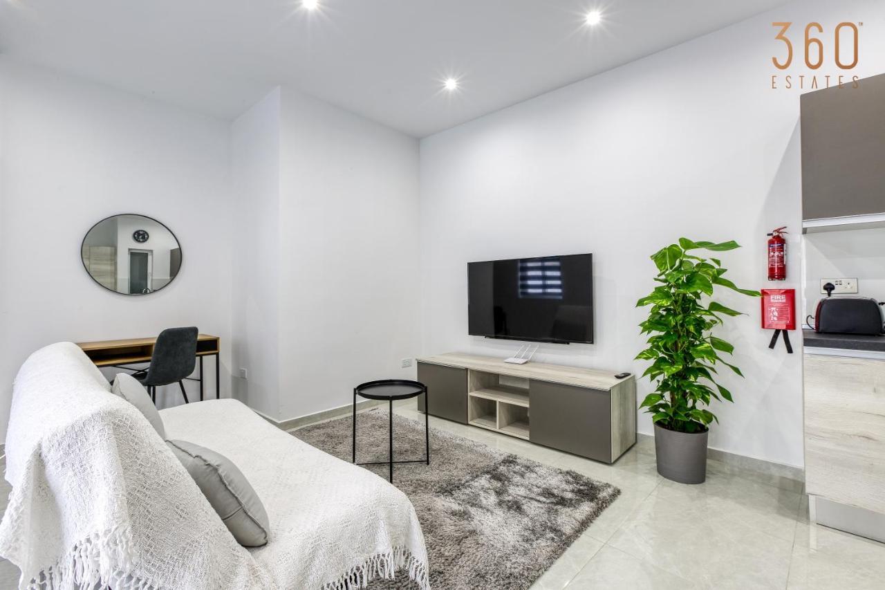 A Lovely 1Br Home With Balcony Just Off The Coast By 360 Estates Saint Julian's Екстериор снимка