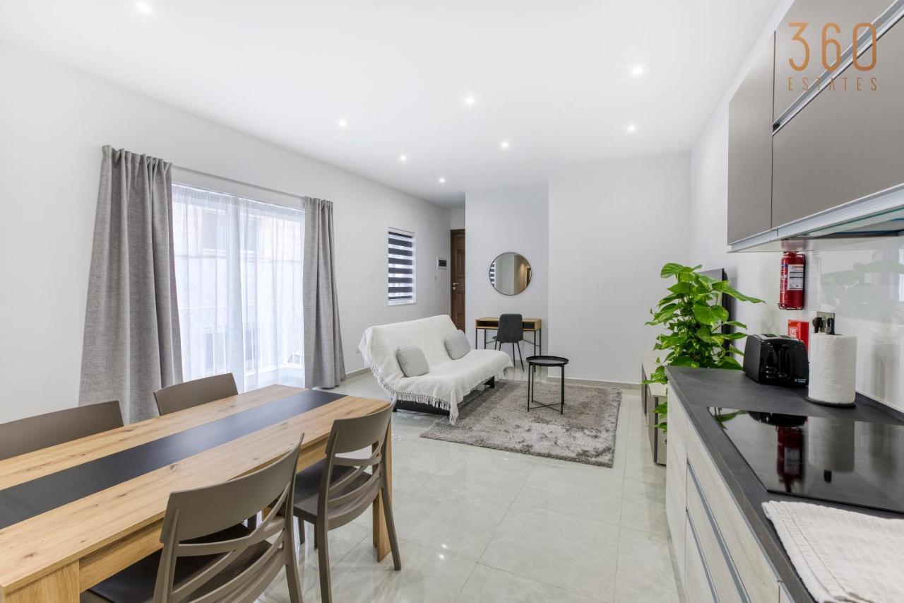 A Lovely 1Br Home With Balcony Just Off The Coast By 360 Estates Saint Julian's Екстериор снимка